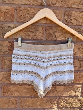 4/$25 • H&M Divided Tan and Cream Crochet Shorts